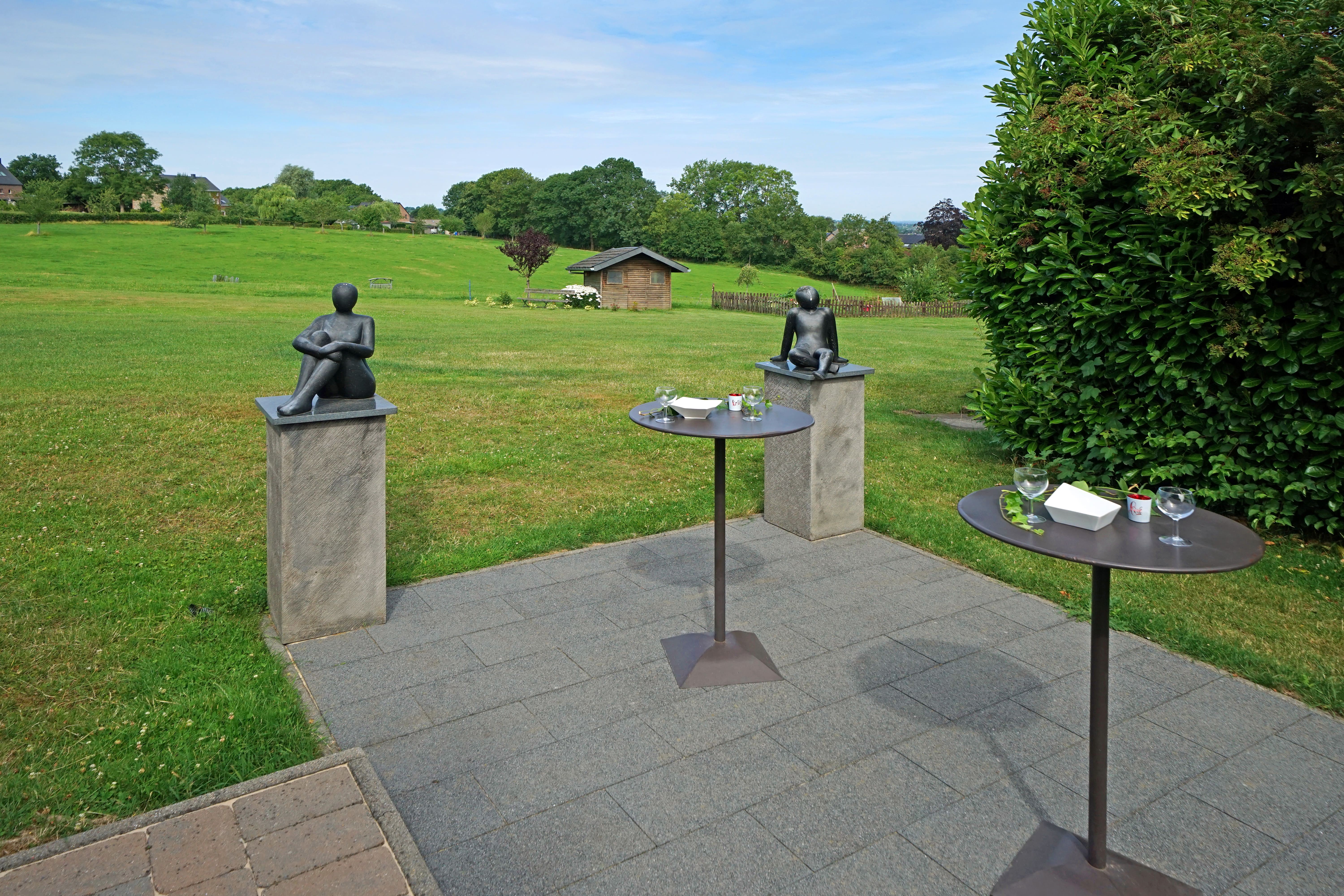 Tables hautes en extérieur